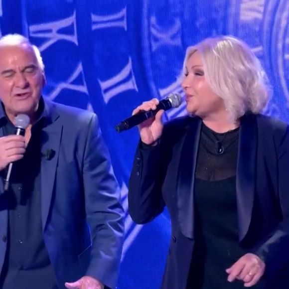 Michel Fugain et sa femme Sanda étaient invités sur le plateau de "Vivement Dimanche", ce 9 février 2025, l'occasion de revenir sur leur rencontre, après 22 ans d'amour.