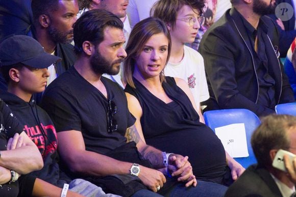 Ensemble, ils ont une petite Mia, née en 2018

Maxim Nucci et sa petite amie enceinte Isabelle Ithurburu lors du combat de boxe international poids lourds entre Tony Yoka de France et Dave Allen du Royaume-Uni au Dôme Palais des sports le 23 juin 2018 à Paris, France. Photo by Nasser Berzane/ABACAPRESS.COM