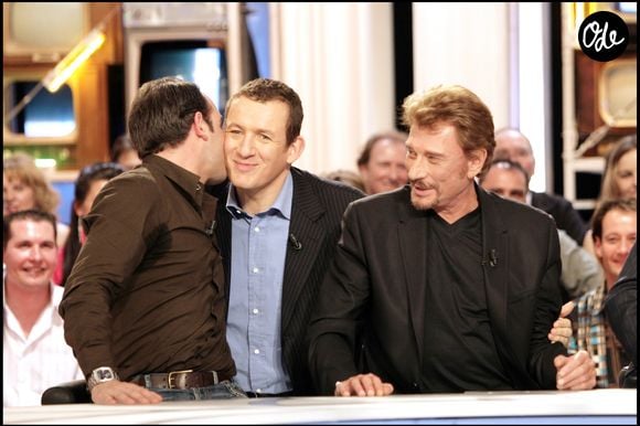 Jean Dujardin, Dany Boon et Johnny Hallyday sur le plateau des "Enfants de la télé" sur TF1.
Crédit : DANIEL ANGELI - ALAIN GUIZARD / BESTIMAGE