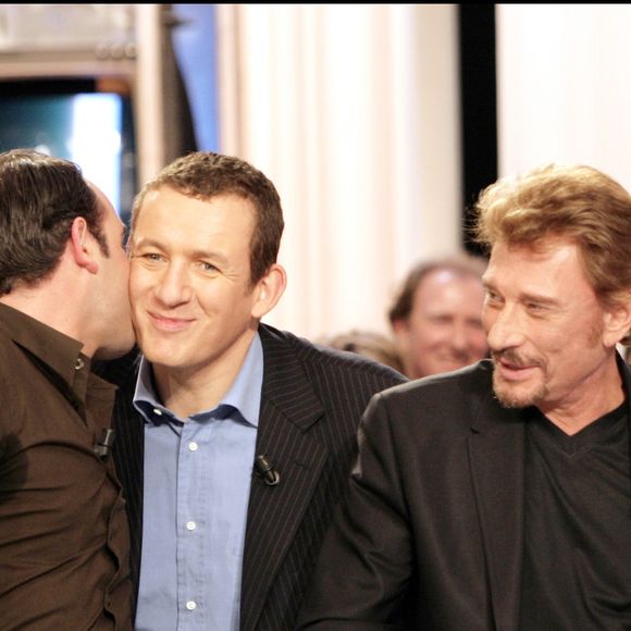 Jean Dujardin, Dany Boon et Johnny Hallyday sur le plateau des "Enfants de la télé" sur TF1.
Crédit : DANIEL ANGELI - ALAIN GUIZARD / BESTIMAGE
