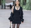 Dans une mini-robe noire agrémentée d'une veste lose et d'accessoires de la maison, l'actrice a brillé 
Marion Cotillard au défilé Chanel au Grand Palais, "Collection Haute Couture Printemps/Eté 2025" lors de la Fashion Week de Paris (PFW), le 28 janvier 2025. 
© Olivier Borde / Bestimage