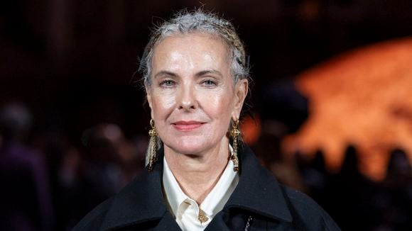 "Elle se remet, mais..." : Après avoir perdu le contrôle de son corps, Carole Bouquet fait son retour sur scène