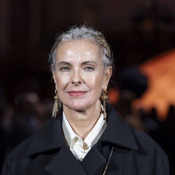 Carole Bouquet a été victime d'un malaise en pleine représentation.

Carole Bouquet – Photo Call  du Défilé de mode Chanel Collection Printemps-Été 2026 dans le cadre de la Fashion Week de Paris, France.
 
© Olivier Borde / Bestimage