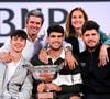 Après son sacre, photos en famille et soirée parisienne pour Carlos Alcaraz
Carlos Alcaraz et sa famille, son père Carlos Alcaraz Gonzalez, sa mère Virginia Garfia et ses frères Alvaro Alcaraz Garfia et Sergio Alcaraz Garfia après Roland Garros - Finale hommes à Roland Garros à Paris, France. Photo par Sandra Ruhaut/Icon Sport/ABACAPRESS.COM