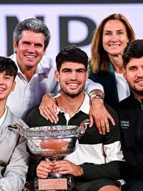 Après avoir célébré sa victoire à Roland-Garros avec sa famille, Carlos Alcaraz a choisi un endroit très chic à Paris pour faire la fête
