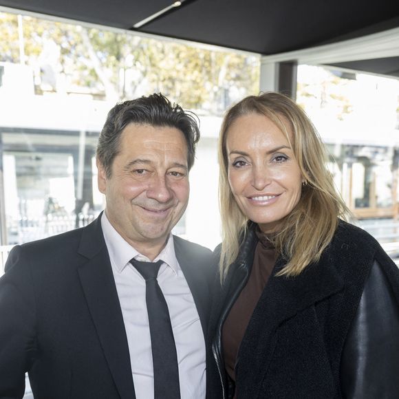 Laurent Gerra et son ex Christelle Bardet sont parents d'une fille

Exclusif - Laurent Gerra et Christelle Bardet - Anniversaire pour ses 85 ans  de Jean-Claude Camus avec ses proches et sa famille sur la péniche "Bel Ami" à Paris
© Cyril Moreau / Bestimage