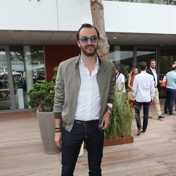 Cyril Lignac au village lors des internationaux de tennis de Roland Garros à Paris, le 10 juin 2018.
© Moreau-Jacovides/Bestimage
