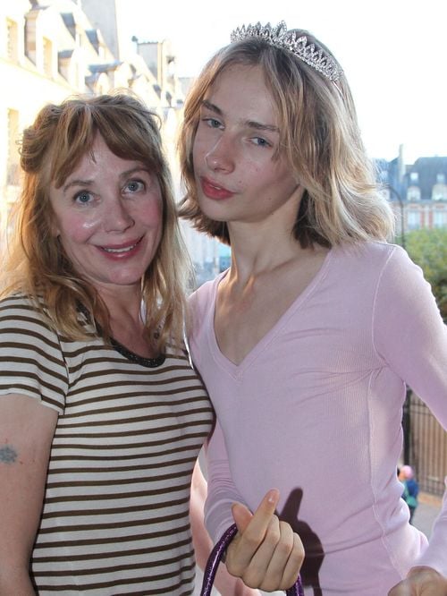 Julie Depardieu fière de sa ressemblance avec son fils, dont le père est un artiste incontournable