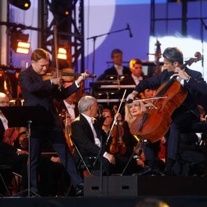 Renaud Capuçon, Gautier Capuçon - "Concert de Paris" sur le parvis de l'hôtel de ville de Paris retransmis en direct sur France 2 et sur France Inter, Paris le 14 juillet 2024. © Christophe Clovis - Pierre Perusseau / Bestimage