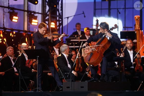 Renaud Capuçon, Gautier Capuçon - "Concert de Paris" sur le parvis de l'hôtel de ville de Paris retransmis en direct sur France 2 et sur France Inter, Paris le 14 juillet 2024. © Christophe Clovis - Pierre Perusseau / Bestimage