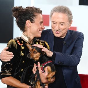 Exclusif - Phanee de Pool et Michel Drucker lors de l'enregistrement de l'émission "Vivement dimanche" à Paris, France, le 9 septembre 2025 et diffusée le 2 novembre 2025 sur France 3. © Guillaume Gaffiot/Bestimage