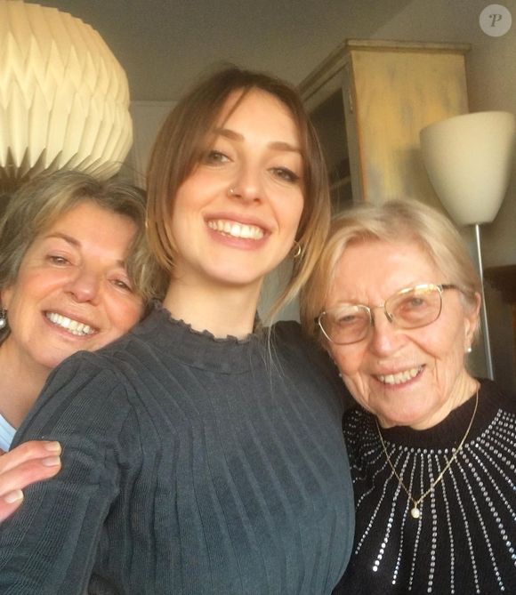 Elle a également cocréé Honest Sea Moss, une marque américaine axée sur le bien-être.

Isabelle Ferrer et sa fille Joséphine Cantona sur Instagram. Le 8 juin 2020.