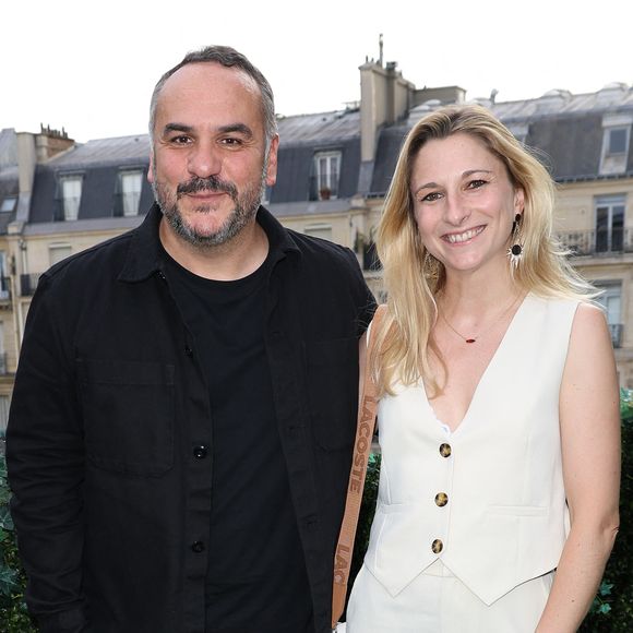 Exclusif - François-Xavier Demaison et sa femme Anaïs Tihay -  Inauguration du Rooftop "Le Marta - Jardin suspendu" au sommet de l'hôtel Barrière Fouquet's à Paris le 26 juin 2024.  © Coadic Guirec / Bestimage