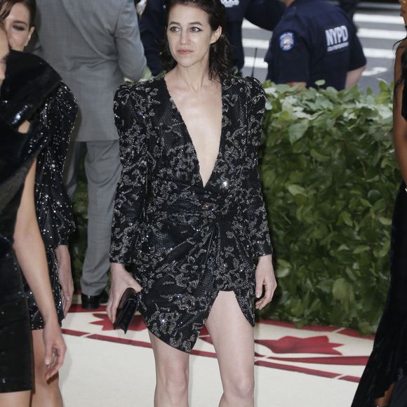Habituée du Met Gala, elle s’impose comme une figure incontournable de l’événement.

Charlotte Gainsbourg - Met Gala (Met Ball, Costume Institute Benefit) 2018 célébrant l'ouverture de l'exposition Heavenly Bodies : Fashion and the Catholic Imagination, au Metropolitan Museum of Art à New York, le 7 mai 2018. © Charles Guerin / BestimageUSA