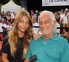 Stella Belmondo est le plus jeune enfant de Jean-Paul Belmondo

Exclusif - Jean-Paul Belmondo et sa fille Stella - Gala de boxe "No Limit Episode IX" organisé par B. Asloum (ancien champion du monde de boxe) en plein air au théâtre Tivol au Cannet. © Bruno Bebert/Bestimage