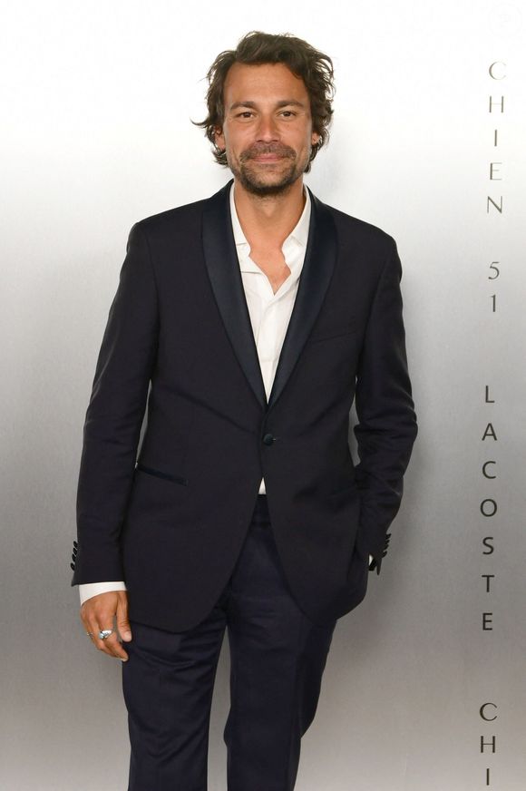 "Ma femme. Le sentiment d'une évidence", a-t-il déclaré sans hésiter. Et d'ajouter : "J'ai tendance à trop réfléchir. Là, je ne me suis pas posé de question".

Bertrand Chameroy au photocall de la soirée Lacoste X Chien 51 au club Silencio en marge du 78ème Festival International du Film de Cannes, France, le 18 mai 2025. © Romain Doucelin/Bestimage