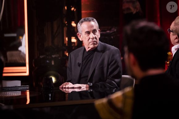 L'animateur est décédé le lundi 14 juillet 2025 à l'âge de 76 ans, des suites d'un cancer du foie

Exclusif - Thierry Ardisson - Enregistrement de l'émission "On Est En Direct (OEED)", présentée par L.Ruquier et L.Salamé, et diffusée en direct le 30 avril sur France 2
© Jack Tribeca / Bestimage