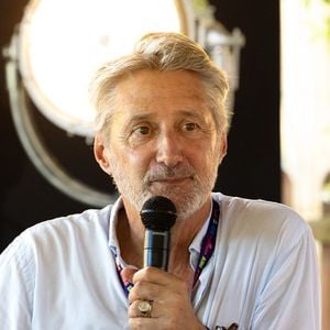 Antoine de Caunes lors de la conférence de presse du festival Solidays à Paris le 29 juin 2025.

Jeremy Melloul / Bestimage