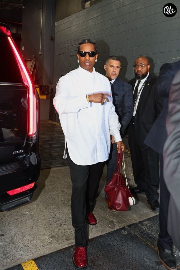 New York, NY A$AP Rocky fait une entrée élégante aux Spring Studios à New York pour recevoir le prix inaugural Tribeca X Filmmaker of the Year lors du festival du film de Tribeca. 

Backgrid USA / Bestimage
