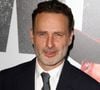 Dans une séquence, l'intéressé qui n'est autre que le meilleur ami de sa moitié débarque devant sa maison pour lui déclarer sa flamme avec une adorable pancarte...

Andrew Lincoln à la première de la saison 9 de The Walking Dead à Los Angeles, le 27 septembre 2018