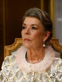 Robe haute couture et somptueux bijoux de sa grand-mère, Caroline de Monaco a sorti le grand jeu pour le dîner d'Etat au palais princier