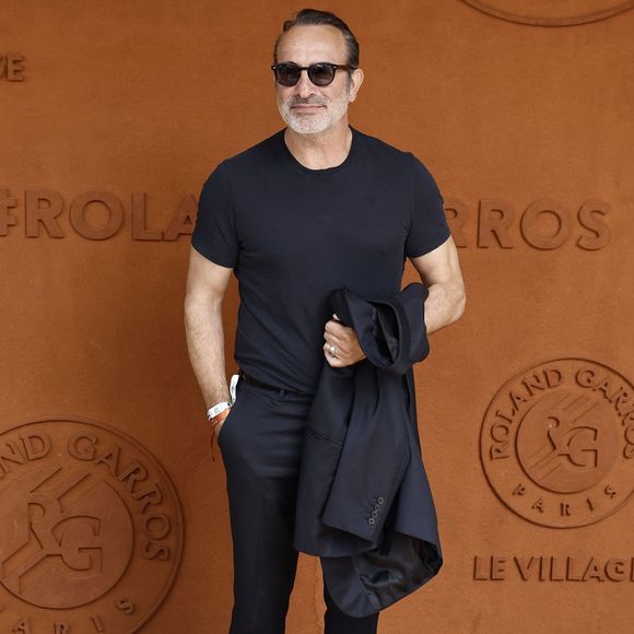 L'établissement cinq étoiles fait partie des adresses les plus réputées de la région.

Jean Dujardin lors des Internationaux de France de Tennis de Roland Garros 2026, à Paris, France, le 7 juin 2026. © Jacovides-Moreau/Bestimage