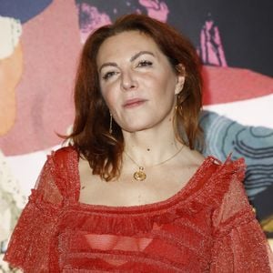 Deux jours après les faits, l’actrice a choisi de s’expliquer par l’intermédiaire de son avocate, Me Delphine Meillet.

Anne-Élisabeth Blateau lors du photocall de la soirée de gala "Enfance Majuscule" au profit de l'enfance maltraitée à la Salle Gaveau à Paris, le 10 décembre 2025. 

© Marc Ausset-Lacroix/Bestimage