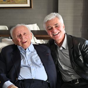Exclusif - Philippe Bouvard, journaliste français, écrivain, homme de radio et de télévision, à son domicile, en interview télé avec le journaliste producteur Cyril Viguier à Cannes, le 27 février 2025.


© Bruno Bebert/Bestimage