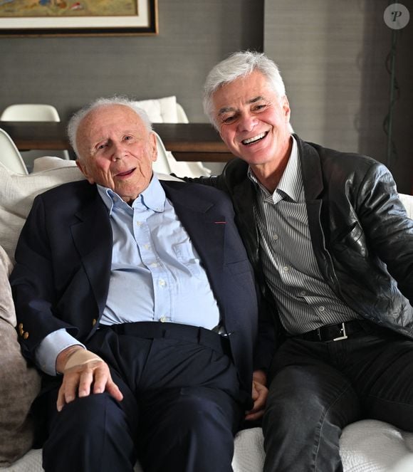 Exclusif - Philippe Bouvard, journaliste français, écrivain, homme de radio et de télévision, à son domicile, en interview télé avec le journaliste producteur Cyril Viguier à Cannes, le 27 février 2025.


© Bruno Bebert/Bestimage