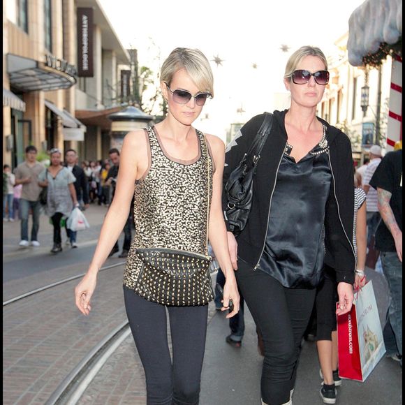 Preuve que les deux amies sont bel et bien réconciliées !

Laeticia Hallyday et Luana Belmondo.

Photo : Bestimage