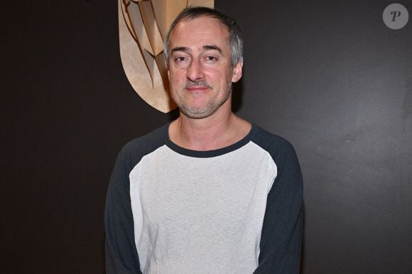 Puis il a été réintégré par le milliardaire 2 ans plus tard

Sébastien Thoen assiste au dîner Elle lors du 29e Festival du film de l'Alpe d'Huez à l'Alpe d'Huez, France, le 20 janvier 2026. Photo by Julien Reynaud/APS-Medias/ABACAPRESS.COM