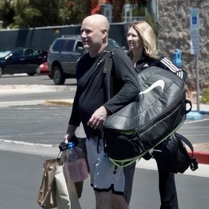 Exclusif - Andre Agassi et sa femme Steffi Graf donnent des cours de tennis à Las Vegas, Nevada, Etats-Unis, le 23 avril 2022. (Backgrid USA / Bestimage).