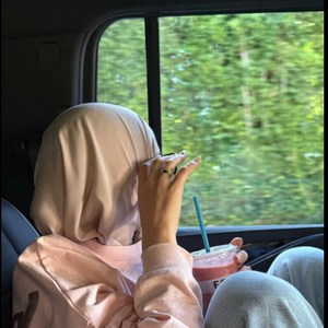 Sa femme Rima Edbouche a également fait le déplacement à Los Angeles

Photos de Rima Edbouche, la femme d'Ousmane Dembélé sur TikTok.