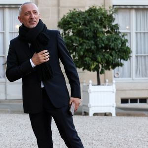L'humoriste et acteur, Gad Elmaleh arrive au palais de l'Élysée pour un dîner offert aux chefs d’état et de gouvernement par le président de la république dans le cadre du XIXe Sommet de la Francophonie à Paris, le 4 octobre 2024. © Stéphane Lemouton / Bestimage