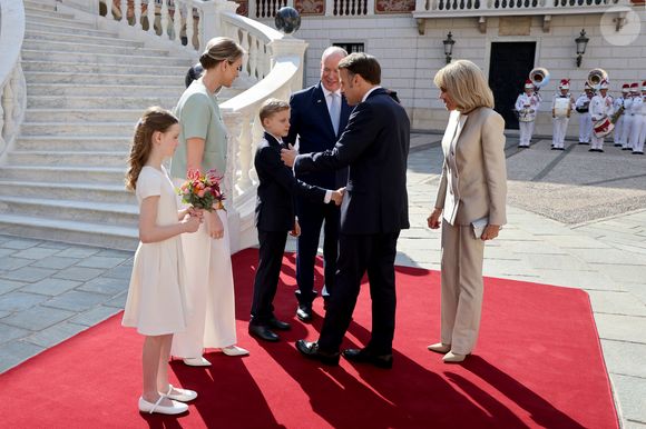 Le prince Albert II de Monaco, la princesse Charlène et leurs enfants accueillent le président Emmanuel Macron , sa femme Brigitte et une délégation au palais princier à Monaco le 7 juin 2025

© Ludovic Marin / Pool / Bestimage