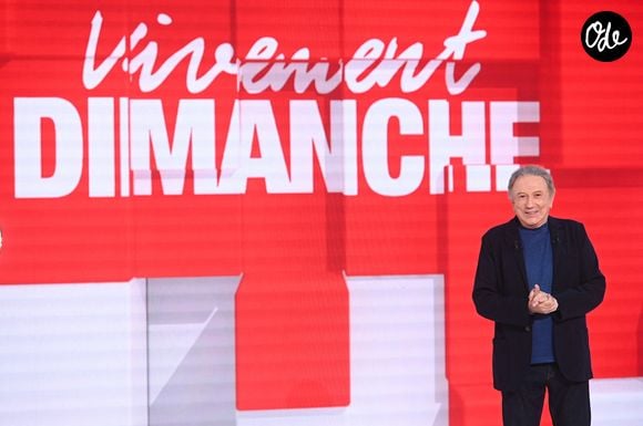 Michel Drucker lors de l'enregistrement de l'émission Vivement dimanche édition spéciale intitulée 'Sagas familiales' au studio Rive gauche, présentée par M.Drucker et diffusée le 27 septembre sur France 3, à Paris, France, le 22 septembre 2026. © Guillaume Gaffiot/Bestimage