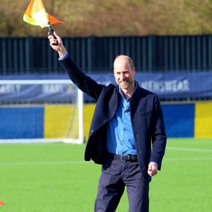 Le prince William, prince de Galles, lors d'une visite officielle à un cours de formation d'arbitres de la FA au Sporting Khalsa FC à l'Aspray Arena Willenhall West Midlands