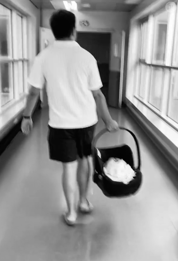 Sa femme Eloïse a publié une vidéo touchante de Gauthier Le Bret quittant l’hôpital avec leur bébé.

Gauthier Le Bret est papa ! Le journaliste a annoncé la naissance de son petit garçon dimanche 17 août sur Instagram