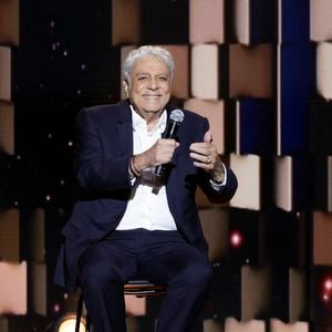 Exclusif - Enrico Macias, pour les surprises lors de l'enregistrement de l'émission "La Boîte à secrets", présentée par F.Bollaert et diffusée le 10 octobre 2025 sur France 3, dans les studios du Lendit à Saint-Denis, Seine Saint-Denis, France, le 22 septembre 2025. © Jack Tribeca/Bestimage