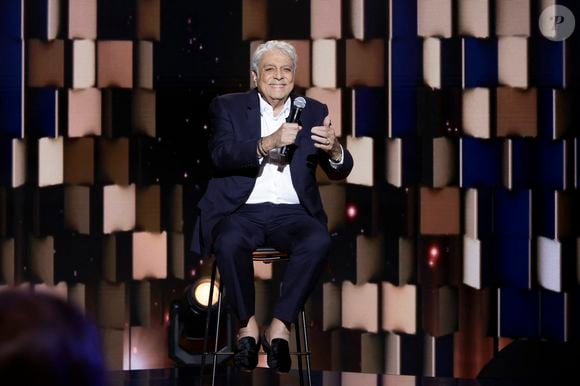 Exclusif - Enrico Macias, pour les surprises lors de l'enregistrement de l'émission "La Boîte à secrets", présentée par F.Bollaert et diffusée le 10 octobre 2025 sur France 3, dans les studios du Lendit à Saint-Denis, Seine Saint-Denis, France, le 22 septembre 2025. © Jack Tribeca/Bestimage