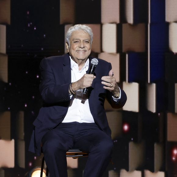 Exclusif - Enrico Macias, pour les surprises lors de l'enregistrement de l'émission "La Boîte à secrets", présentée par F.Bollaert et diffusée le 10 octobre 2025 sur France 3, dans les studios du Lendit à Saint-Denis, Seine Saint-Denis, France, le 22 septembre 2025. © Jack Tribeca/Bestimage