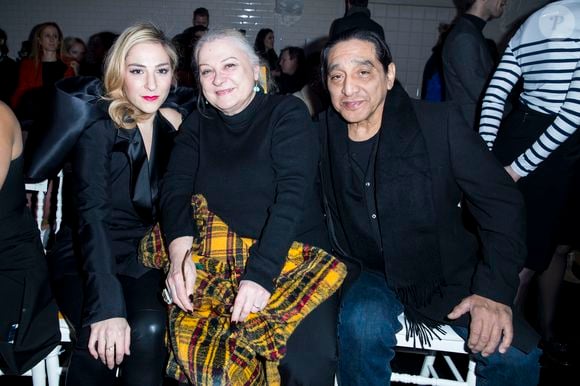 Marilou Berry, sa mère Josiane Balasko et son beau-père George Aguilar - People au défilé de mode Haute-Couture printemps-été 2017 "Jean-Paul Gaultier" à Paris le 25 janvier 2017. © Olivier Borde/Bestimage