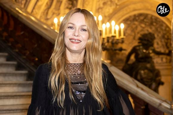 Elle se souvient avoir vu son public repartir, déçu, depuis sa fenêtre.

Vanessa Paradis au photocall du deuxième défilé de mode Chanel Haute-Couture automne-hiver 2024/2025 au palais Garnier lors de la Fashion Week de Paris, France, le 25 juin 2024. © Olivier Borde/Bestimage