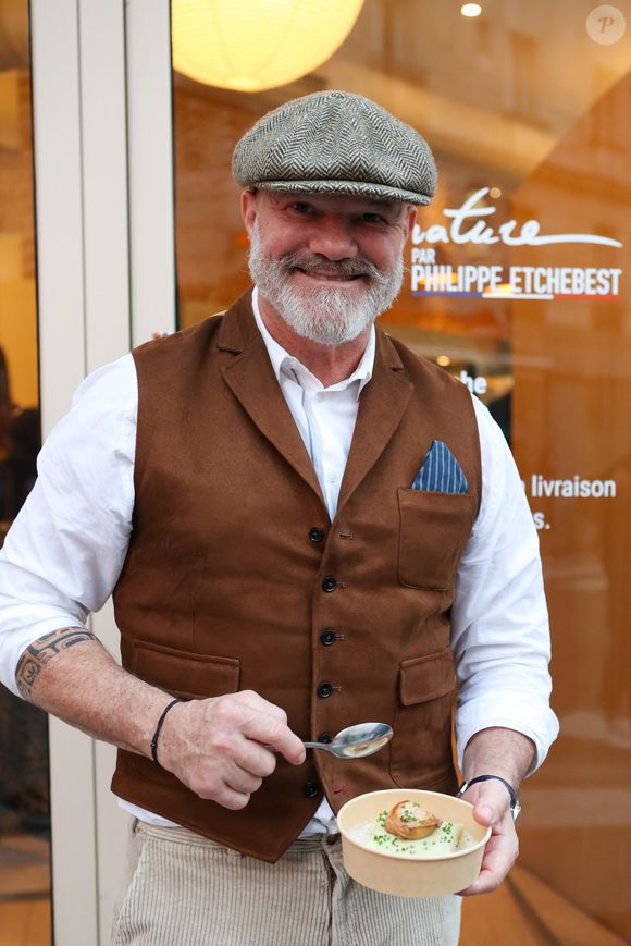 Exclusif - Le chef Philippe Etchebest - Le chef Philippe Etchebest ouvre son restaurant éphémère "Signature" du 9 au 30 octobre au 25 rue Sedaine à Paris dans le 11ème arrondissement le 8 octobre 2025. © Jean-Marc Lhomer/Bestimage