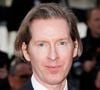 Fidèle à son sens du spectacle, Wes Anderson a fait arriver tout son casting dans un bus, comme une parade.
Wes Anderson à la montée des marches du film « The Phoenician Scheme » lors du 78ème Festival International du Film de Cannes, au Palais des Festivals à Cannes. Le 18 mai 2025. © Jacovides-Moreau / Bestimage