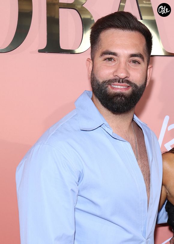 Un cadre de vie plus apaisant pour les deux enfants qu'il a eus avec Soraya, Eva Alba née en janvier 2021, et Darel né le 17 mai 2025. 

Kendji Girac au photocall du "Global Gift Gala" sur la Môme Plage lors du 79ème Festival international du Film de Cannes le 20 mai 2026. 

© Denis Guignebourg/Bestimage