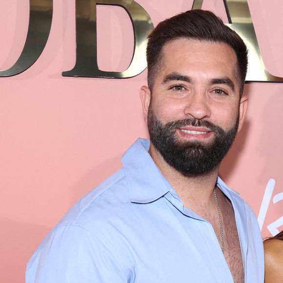 Un cadre de vie plus apaisant pour les deux enfants qu'il a eus avec Soraya, Eva Alba née en janvier 2021, et Darel né le 17 mai 2025. 

Kendji Girac au photocall du "Global Gift Gala" sur la Môme Plage lors du 79ème Festival international du Film de Cannes le 20 mai 2026. 

© Denis Guignebourg/Bestimage