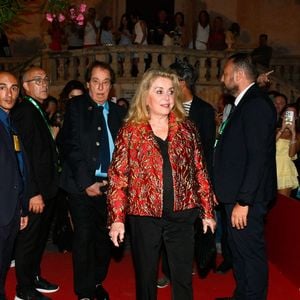 Le 2 juillet 2025, Pierre Lescure a fêté ses 80 ans au restaurant Roger la Grenouille, entouré notamment de Catherine Deneuve, François Hollande et Gilles Lellouche.

Catherine Deneuve lors d'un apéritif à l'hôtel Metropole lors du 71ème Taormina Film Festival à Taormine (Italie), le 12 juin 2025 © Maurizio D'Avanzo/IPA via ZUMA Press