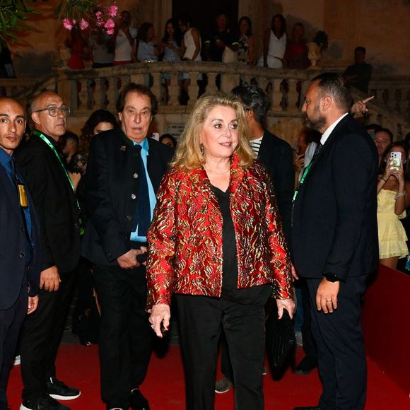 Le 2 juillet 2025, Pierre Lescure a fêté ses 80 ans au restaurant Roger la Grenouille, entouré notamment de Catherine Deneuve, François Hollande et Gilles Lellouche.

Catherine Deneuve lors d'un apéritif à l'hôtel Metropole lors du 71ème Taormina Film Festival à Taormine (Italie), le 12 juin 2025 © Maurizio D'Avanzo/IPA via ZUMA Press