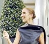 Céline Dion a fait une nouvelle apparition

Céline Dion quitte le Royal Monceau entourée d’une foule de fans et s’offre un joli moment avec eux en dansant sur l’un de ses titres les plus emblématiques, "Pour que tu m’aimes encore", à Paris, France © Léa Vieillot/Bestimage